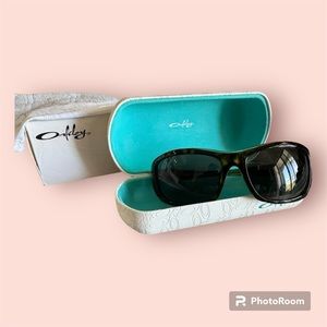 Oakley Disobey Sunglasses Tortoise Green With Case and Microfiber Sleeve